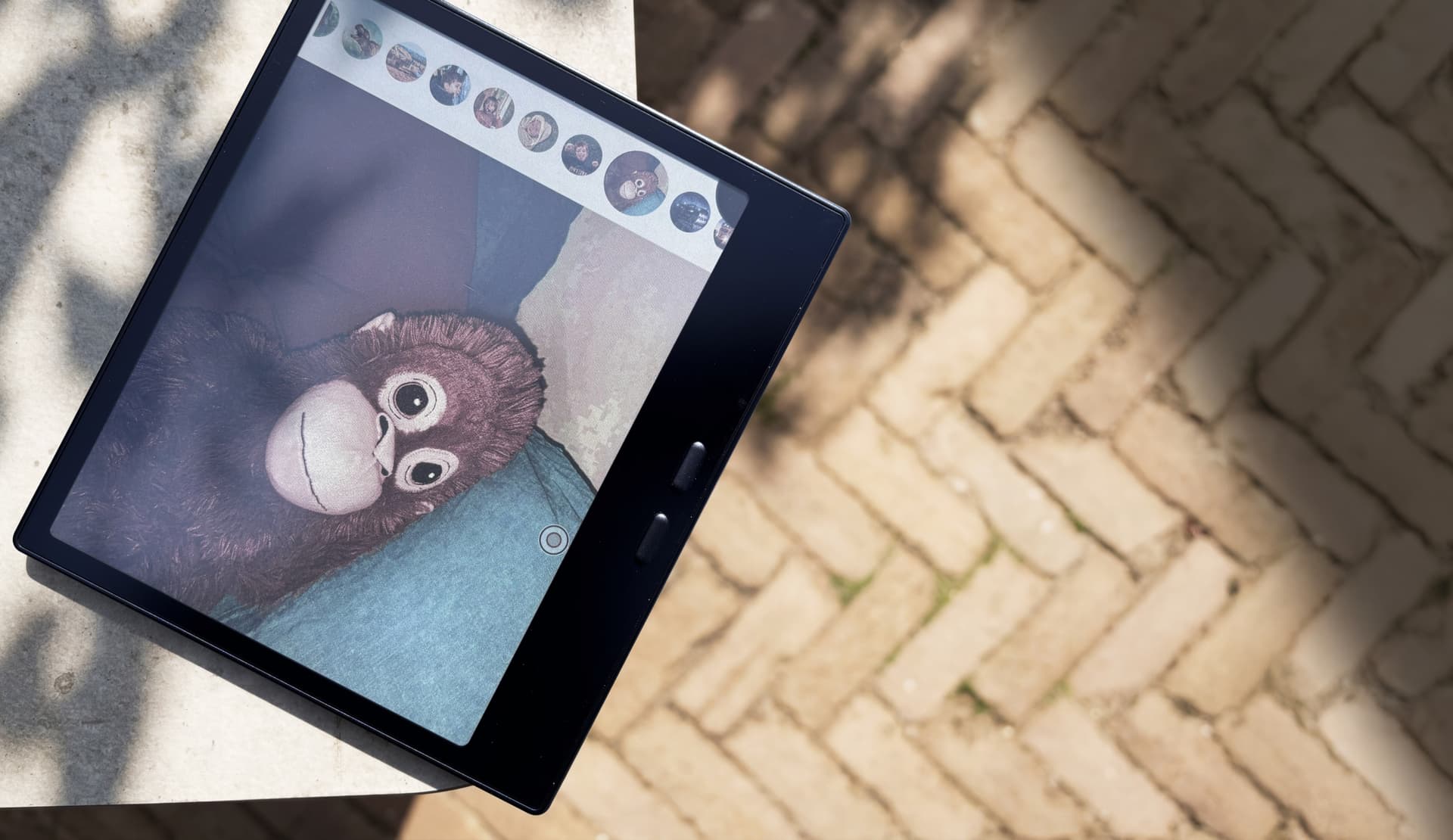 Miniberry tablet showing Picture wall