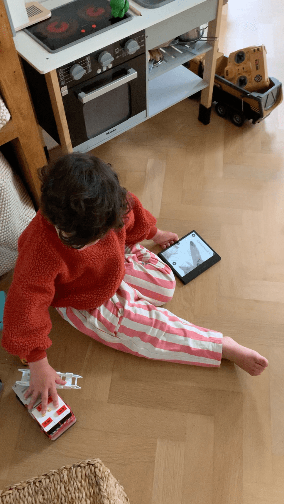 Child using Miniberry device